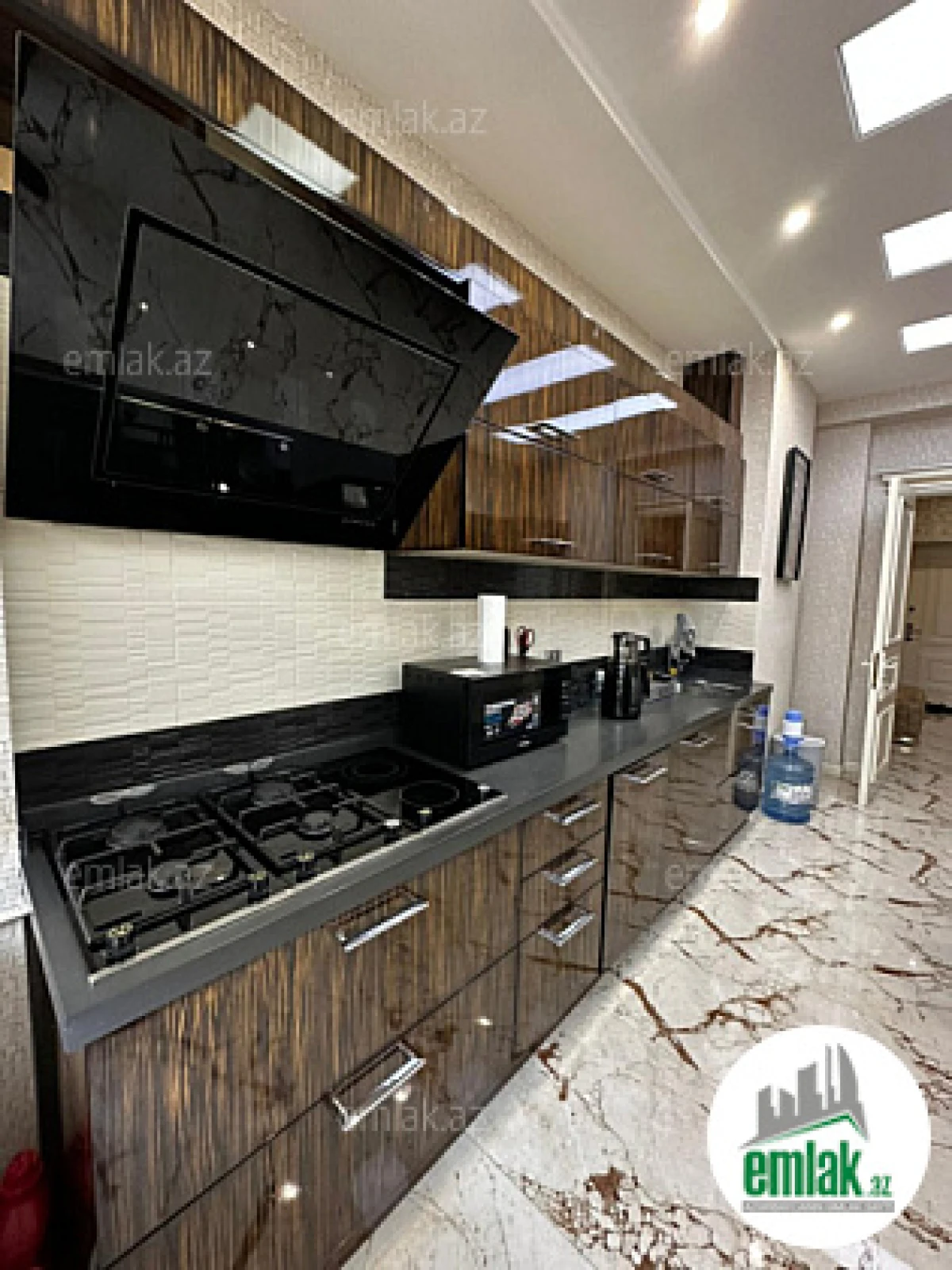 Satılır 3 otaqlı yeni tikili 150 m²