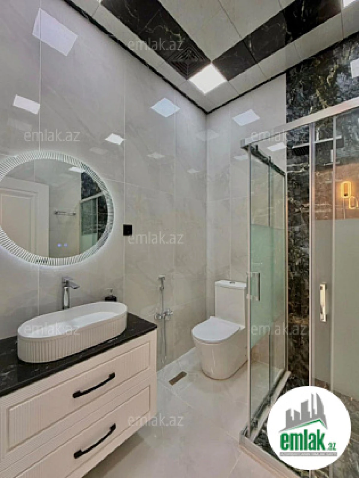 Satılır 4 otaqlı mənzil 160 m²