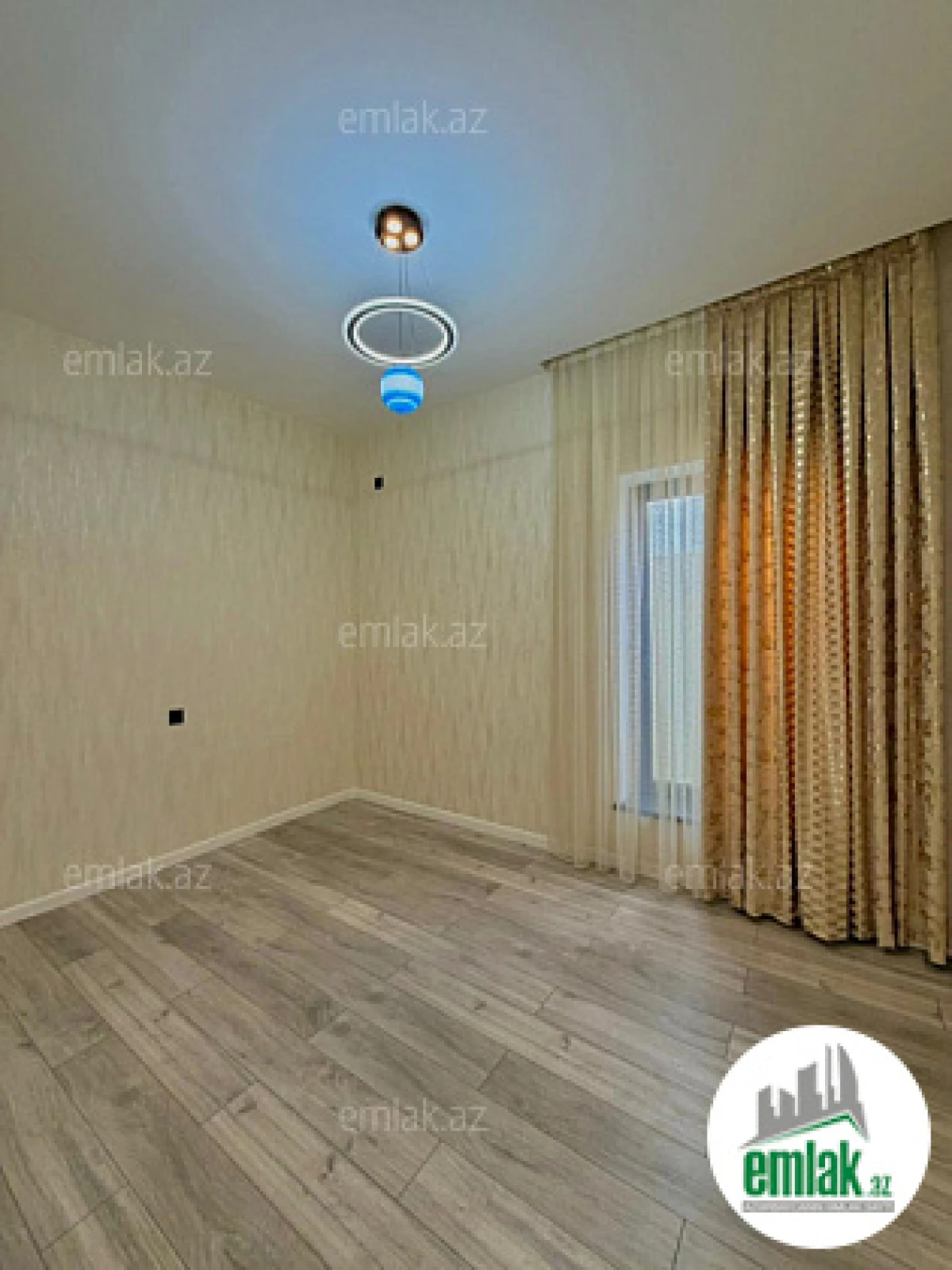 Satılır 4 otaqlı mənzil 160 m²