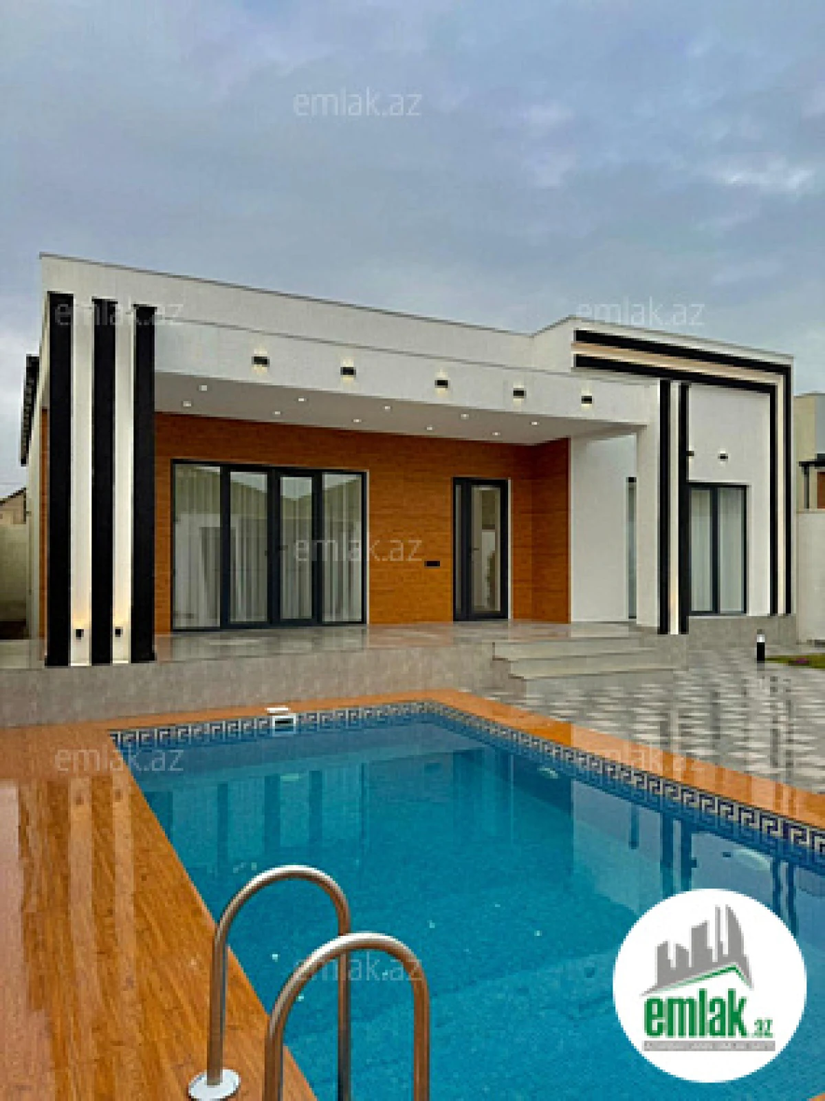 Satılır 4 otaqlı mənzil 160 m²