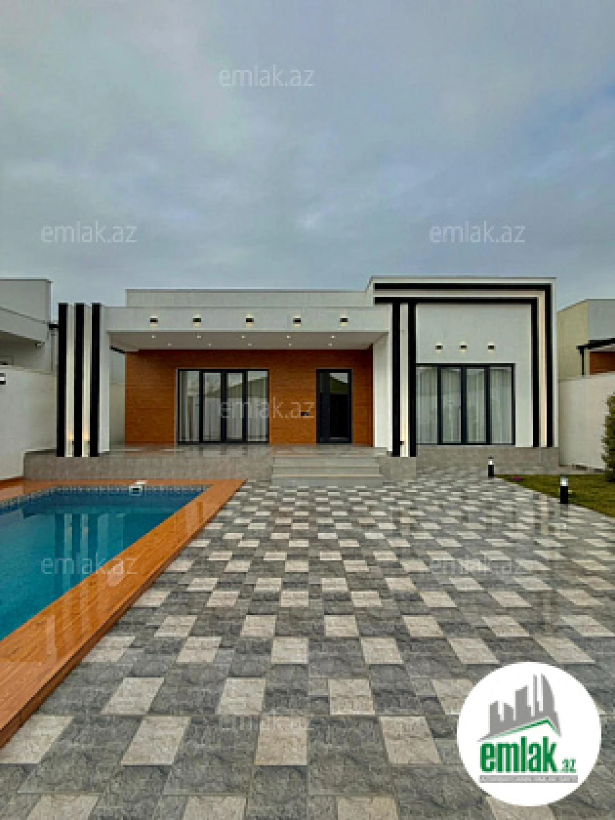 Satılır 4 otaqlı mənzil 160 m²