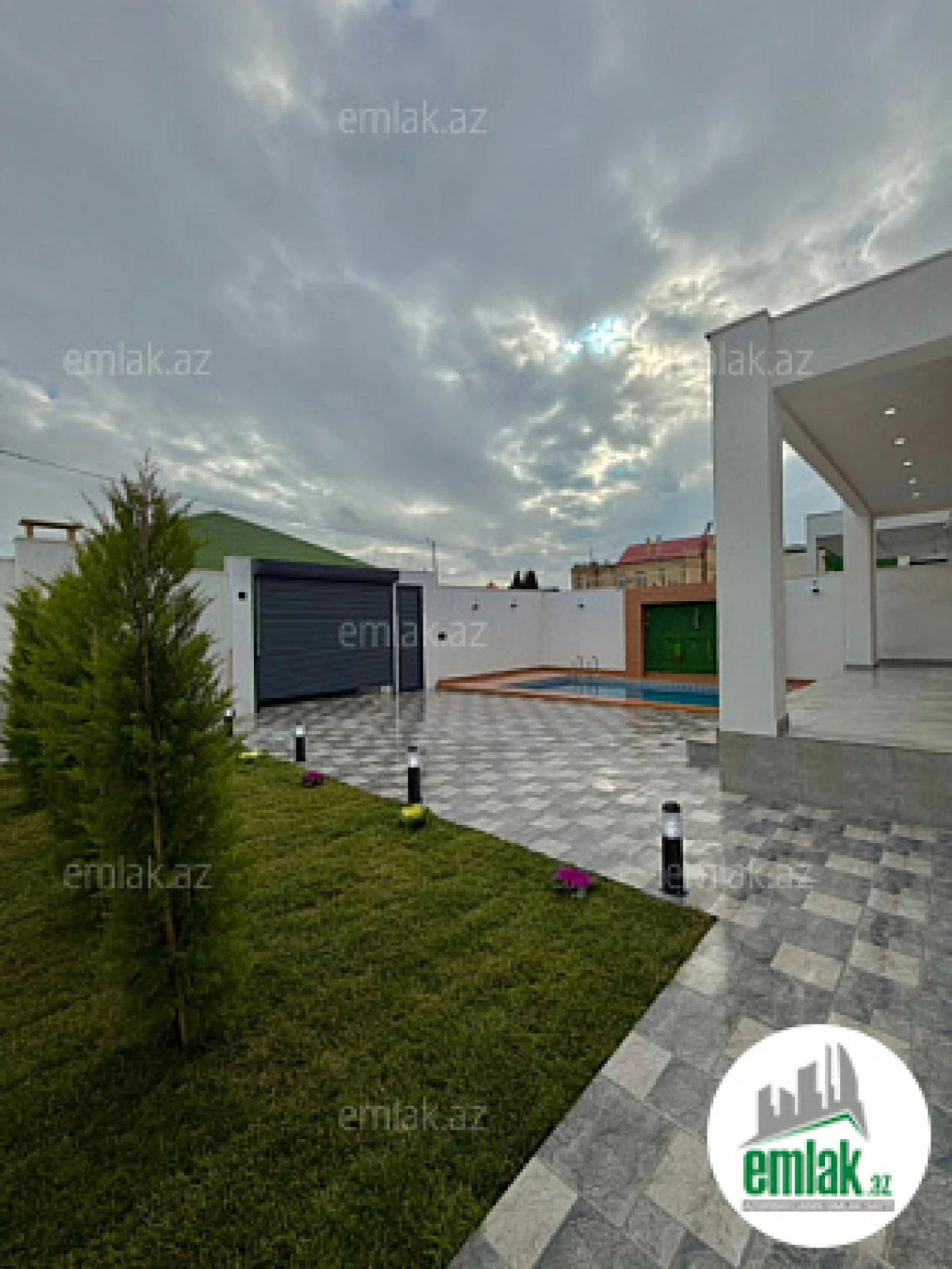 Satılır 4 otaqlı mənzil 160 m²