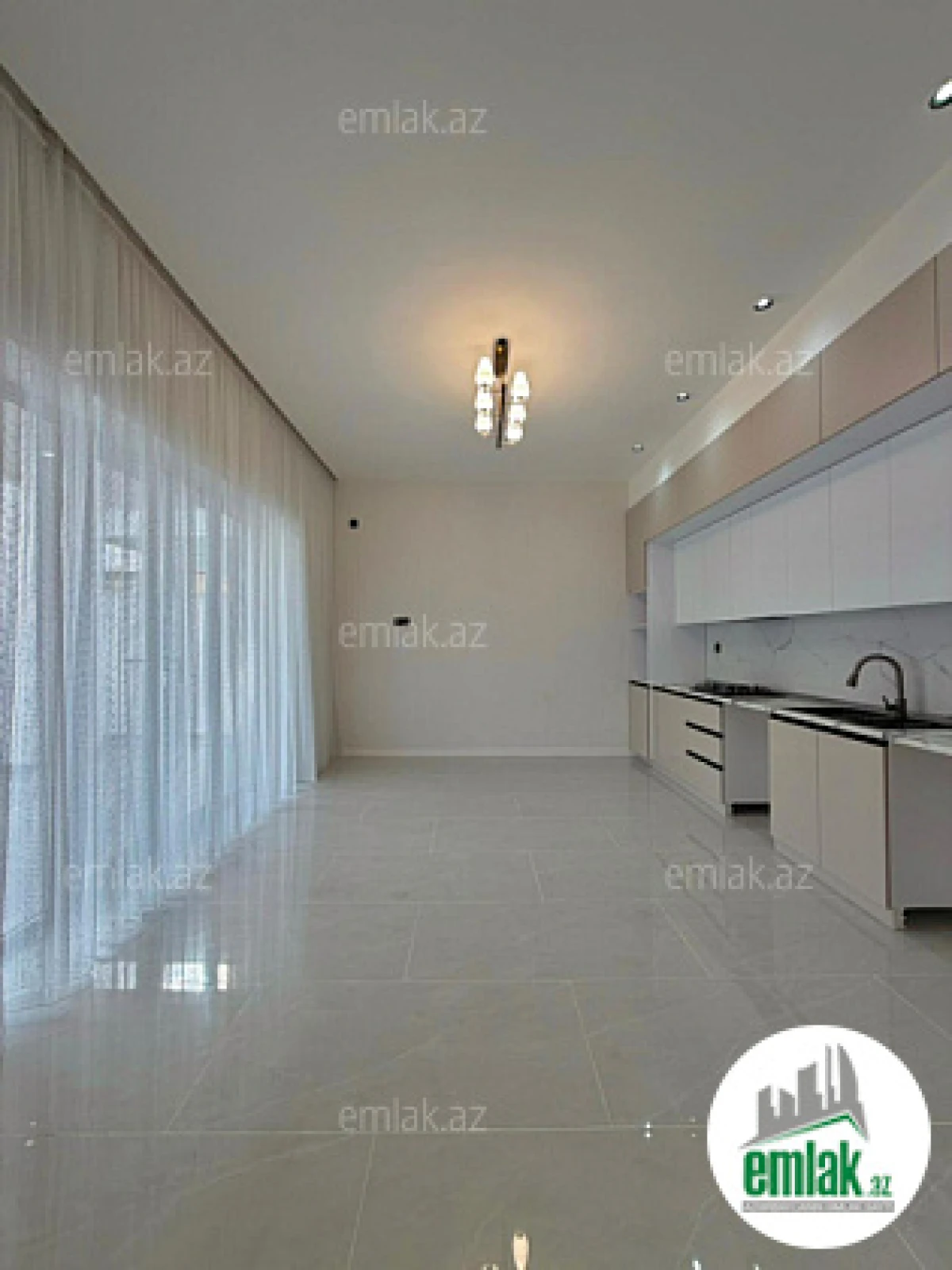 Satılır 4 otaqlı mənzil 160 m²