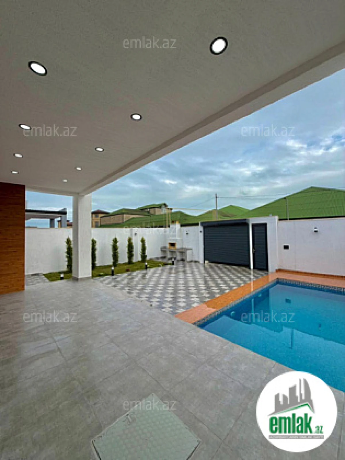 Satılır 4 otaqlı mənzil 160 m²