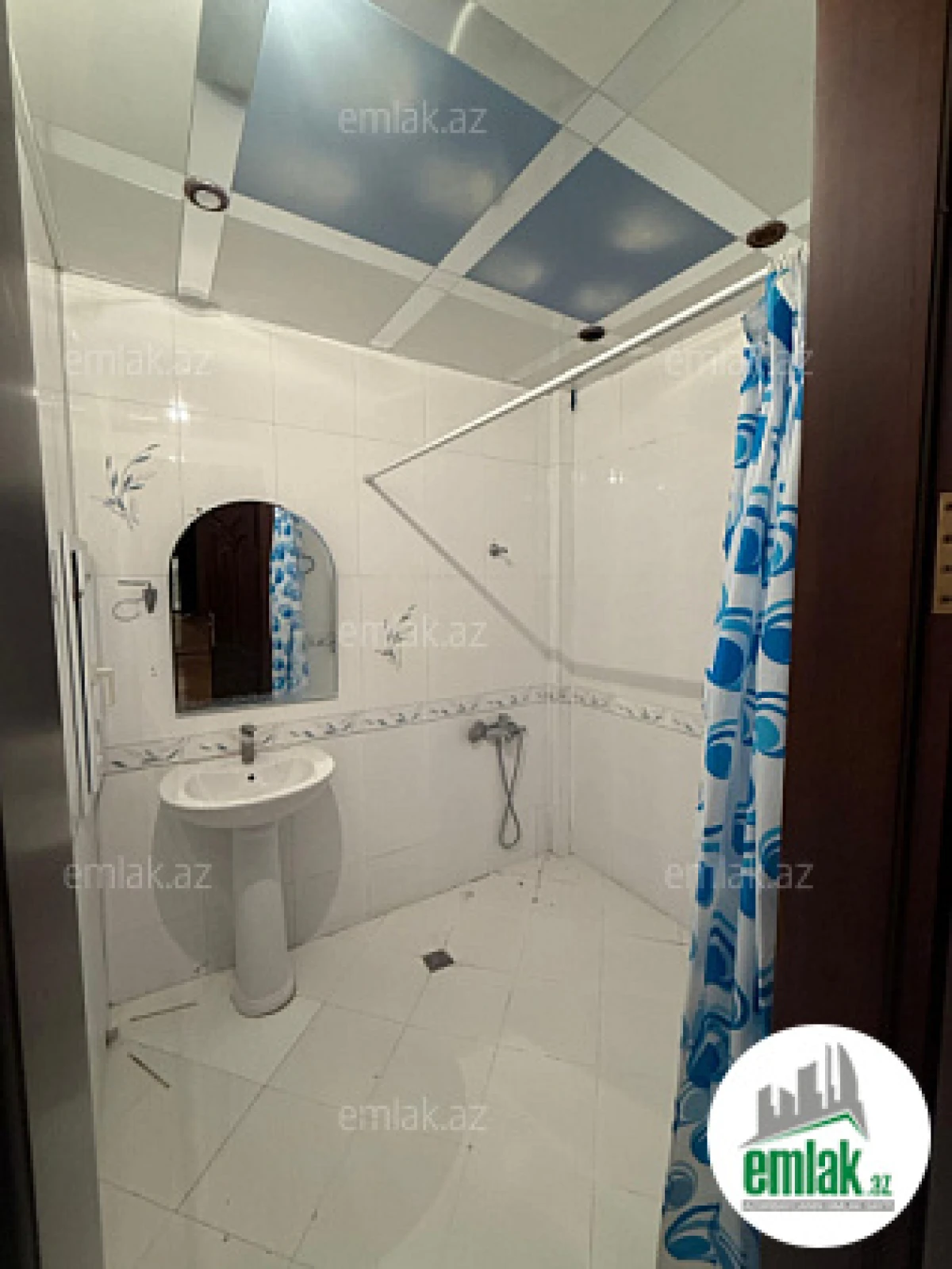 Satılır 3 otaqlı yeni tikili 130 m²