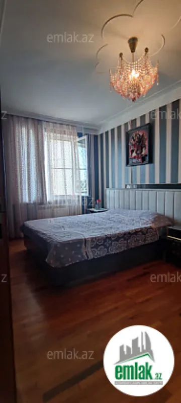 Satılır 4 otaqlı köhnə tikili 100 m²