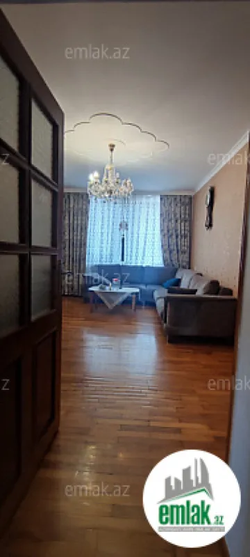 Satılır 4 otaqlı köhnə tikili 100 m²