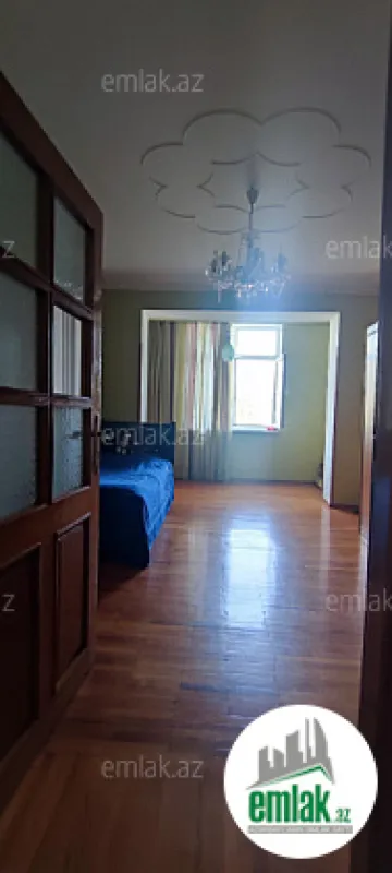 Satılır 4 otaqlı köhnə tikili 100 m²