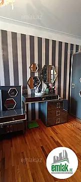 Satılır 4 otaqlı köhnə tikili 100 m²