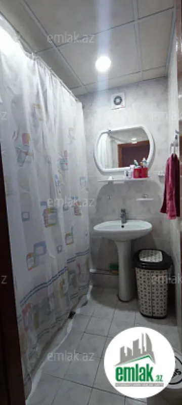 Satılır 4 otaqlı köhnə tikili 100 m²