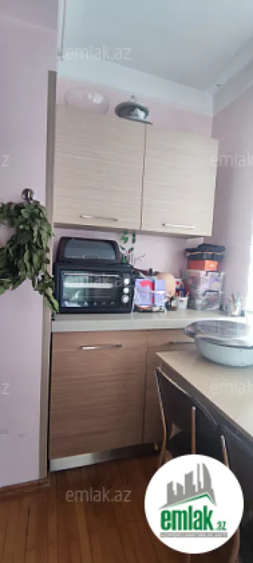 Satılır 4 otaqlı köhnə tikili 100 m²