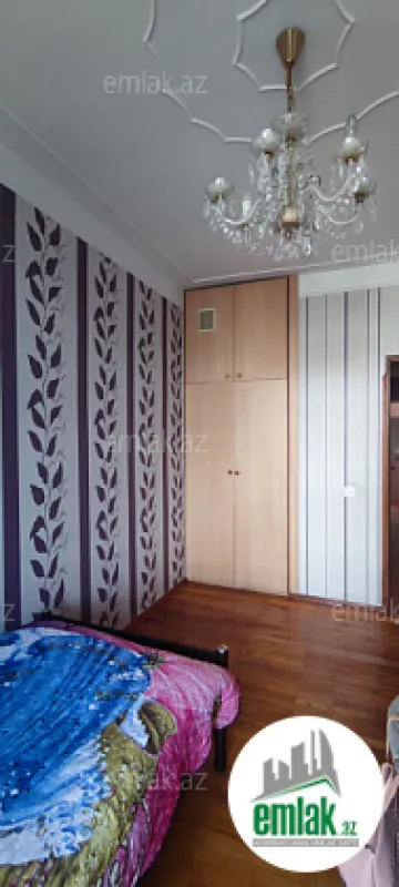 Satılır 4 otaqlı köhnə tikili 100 m²