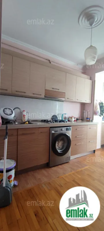 Satılır 4 otaqlı köhnə tikili 100 m²