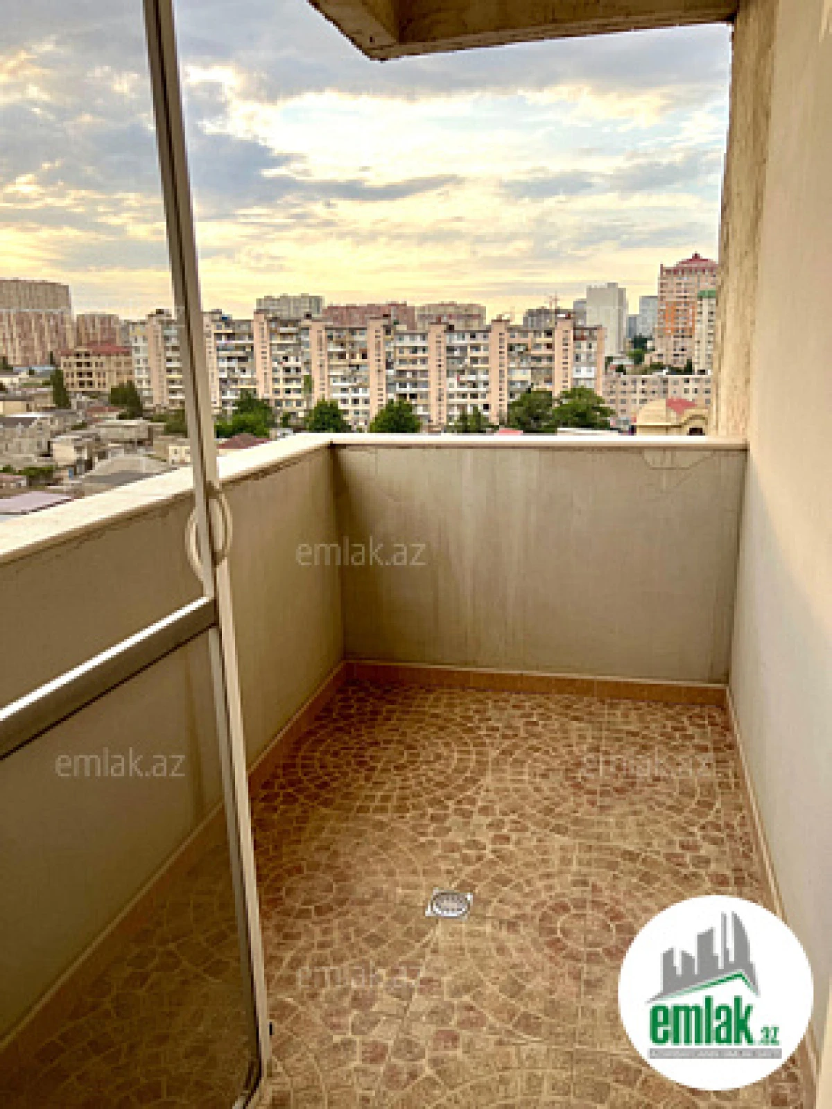 Satılır 3 otaqlı yeni tikili 120 m²