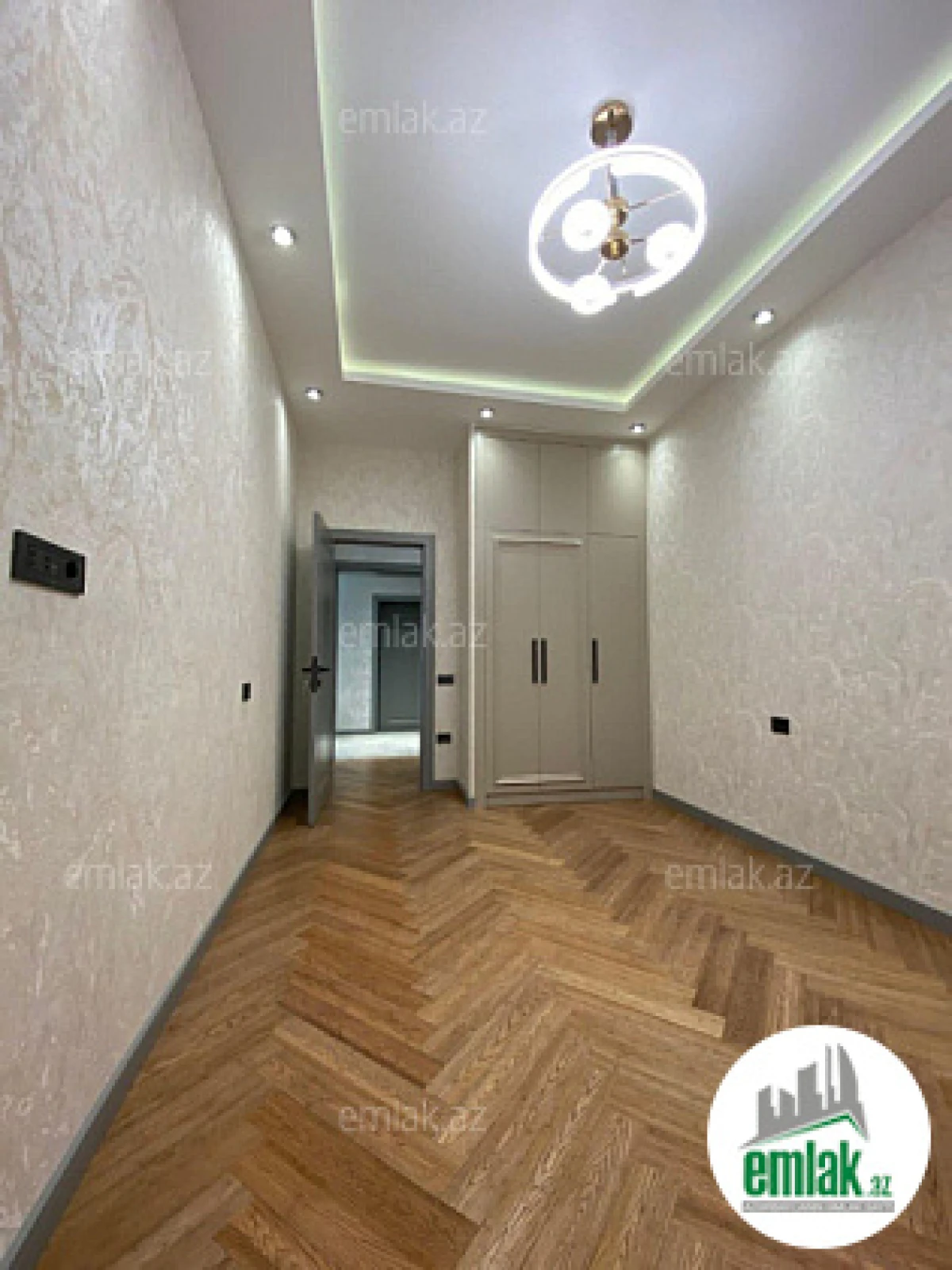 Satılır 2 otaqlı yeni tikili 70 m²