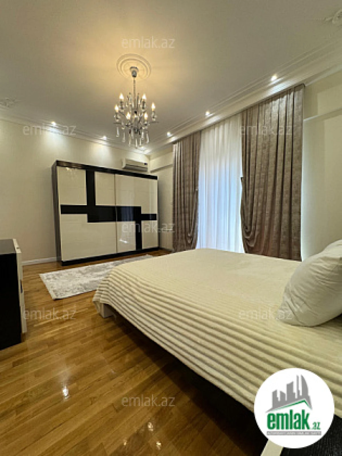 Satılır 4 otaqlı yeni tikili 225 m²