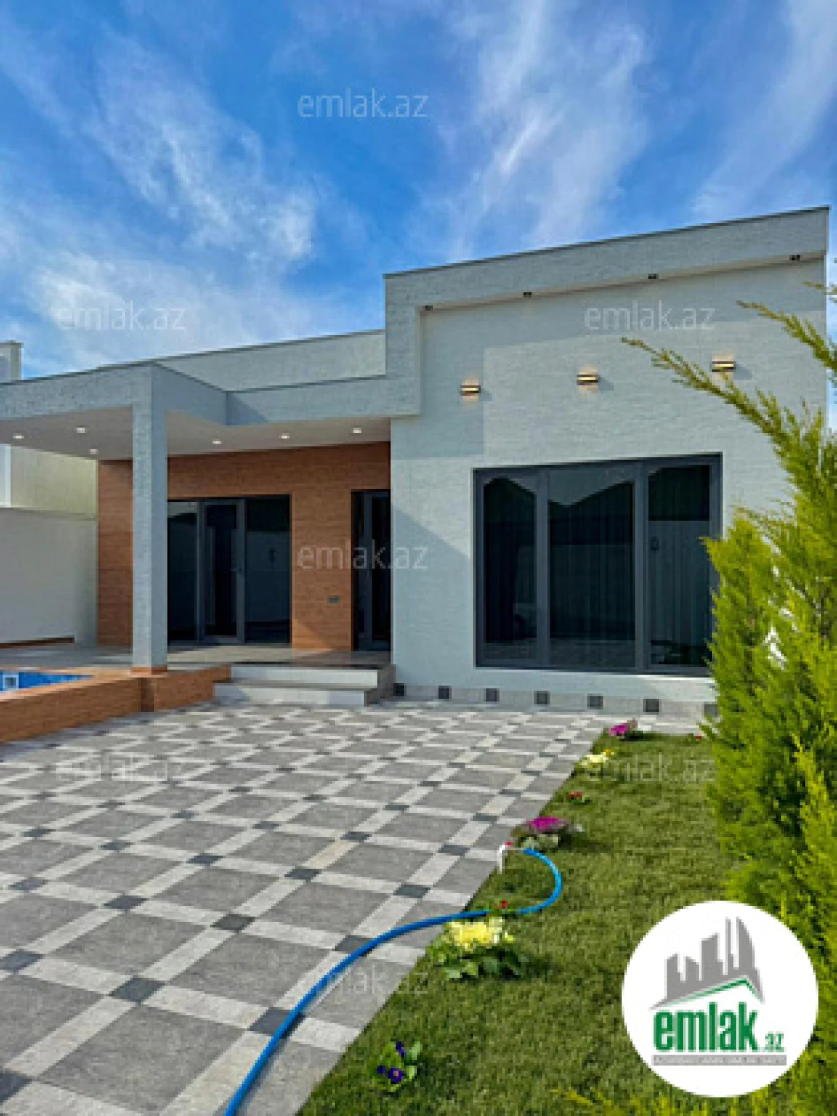 Satılır 4 otaqlı mənzil 150 m²