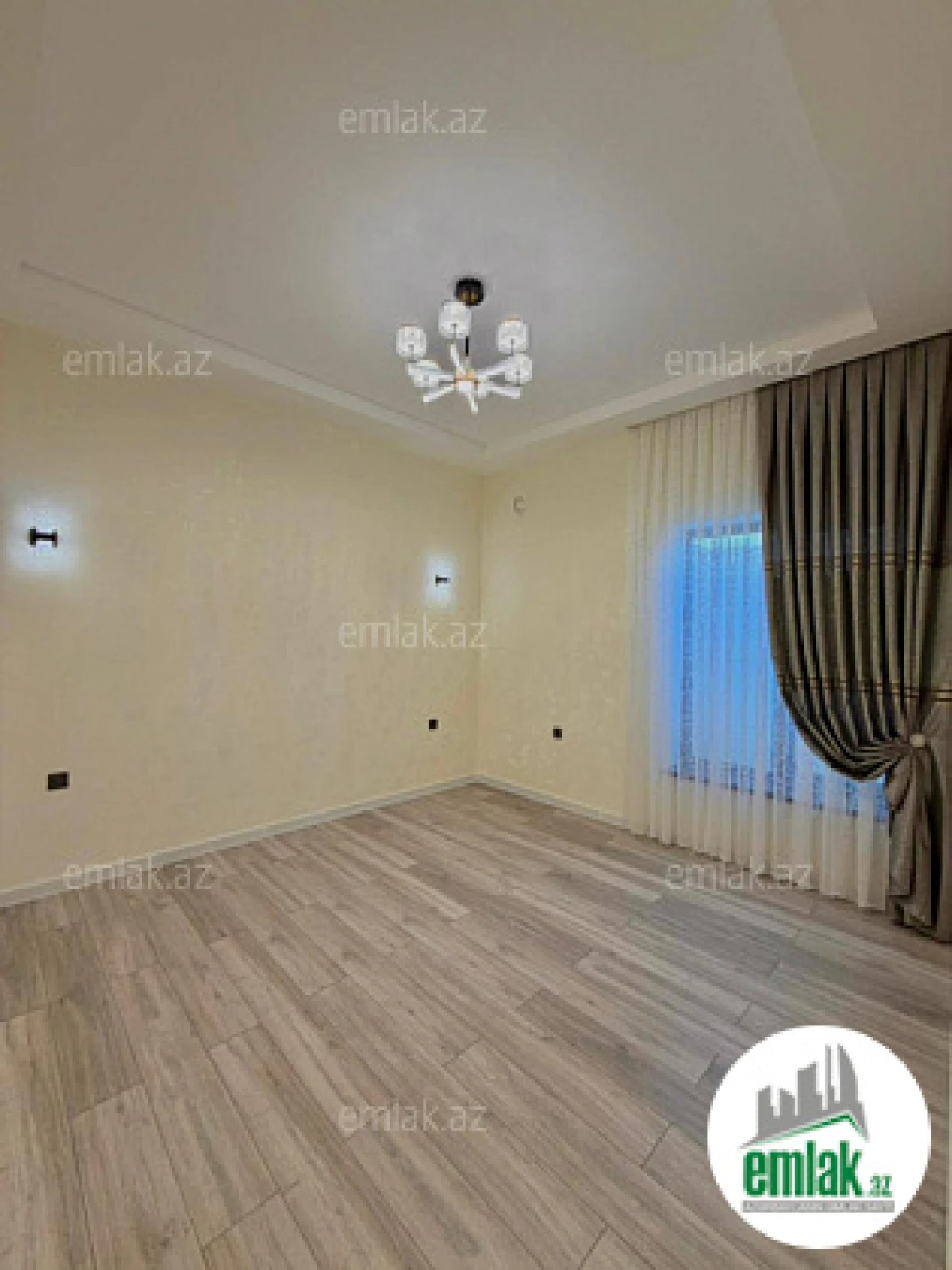 Satılır 4 otaqlı mənzil 150 m²