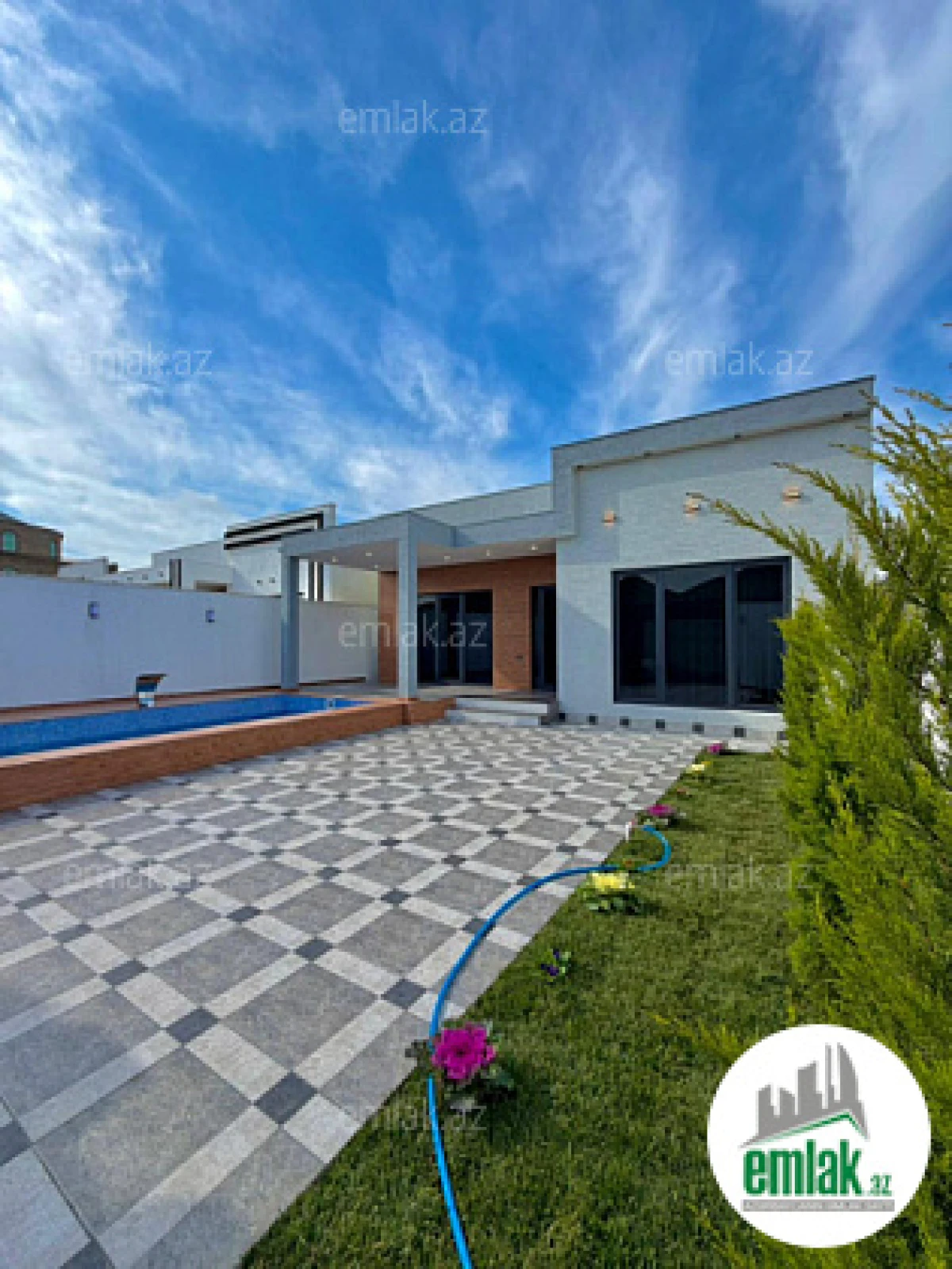 Satılır 4 otaqlı mənzil 150 m²