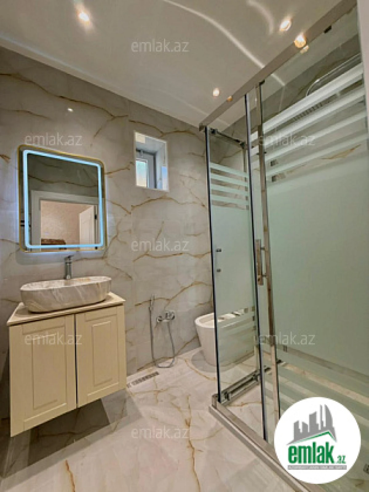 Satılır 4 otaqlı mənzil 140 m²