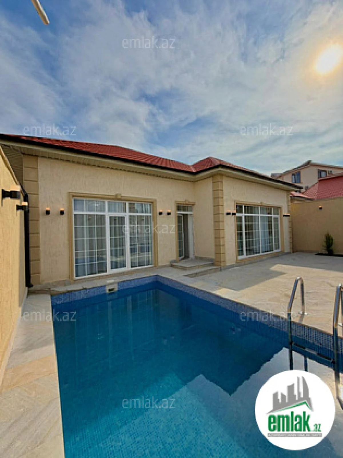 Satılır 4 otaqlı mənzil 140 m²