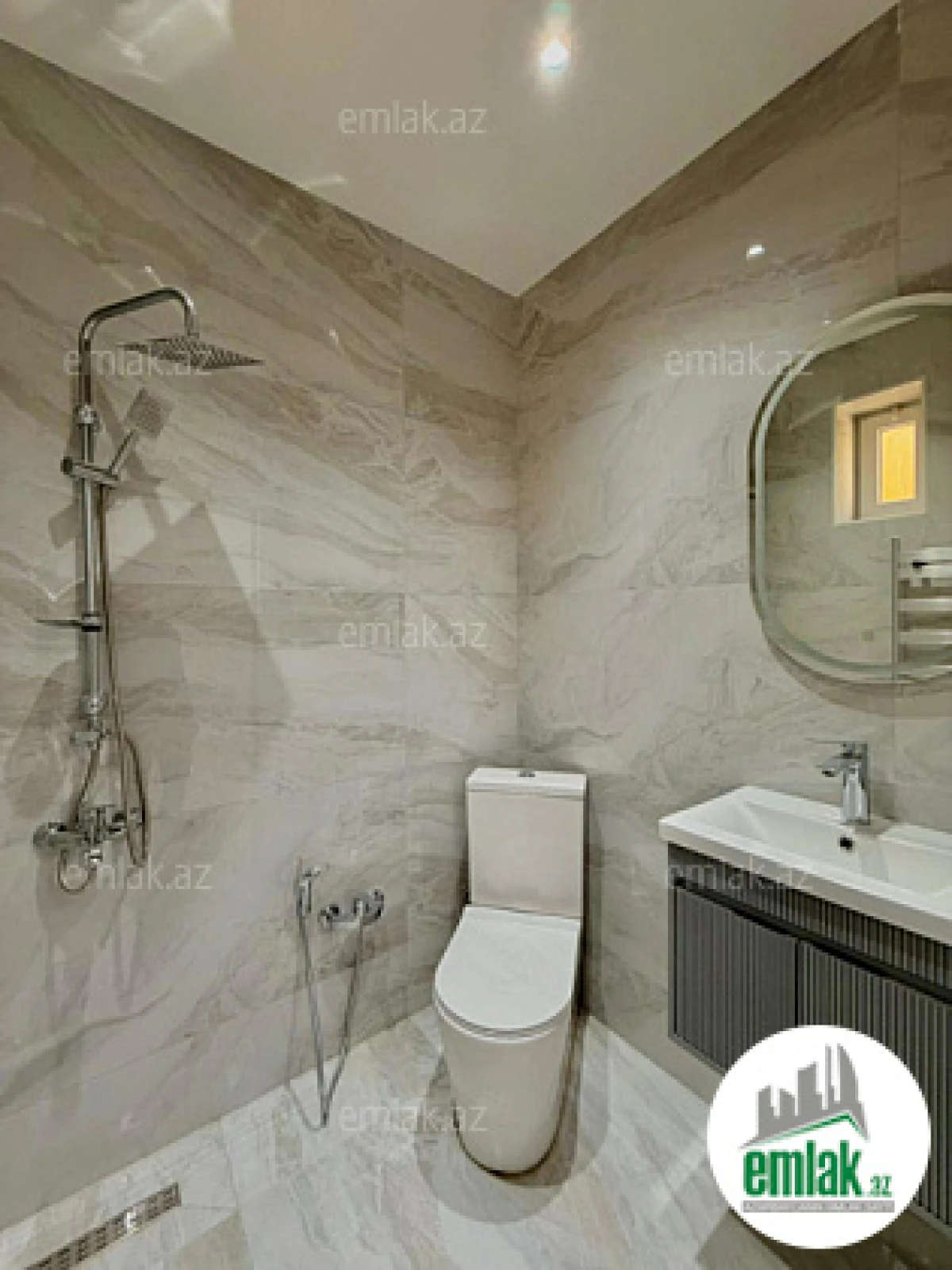 Satılır 4 otaqlı mənzil 140 m²