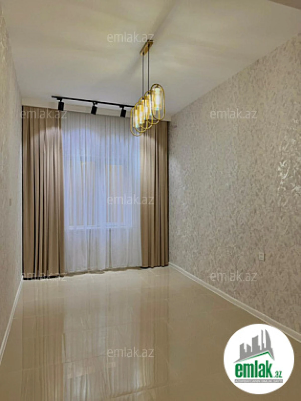 Satılır 4 otaqlı mənzil 140 m²