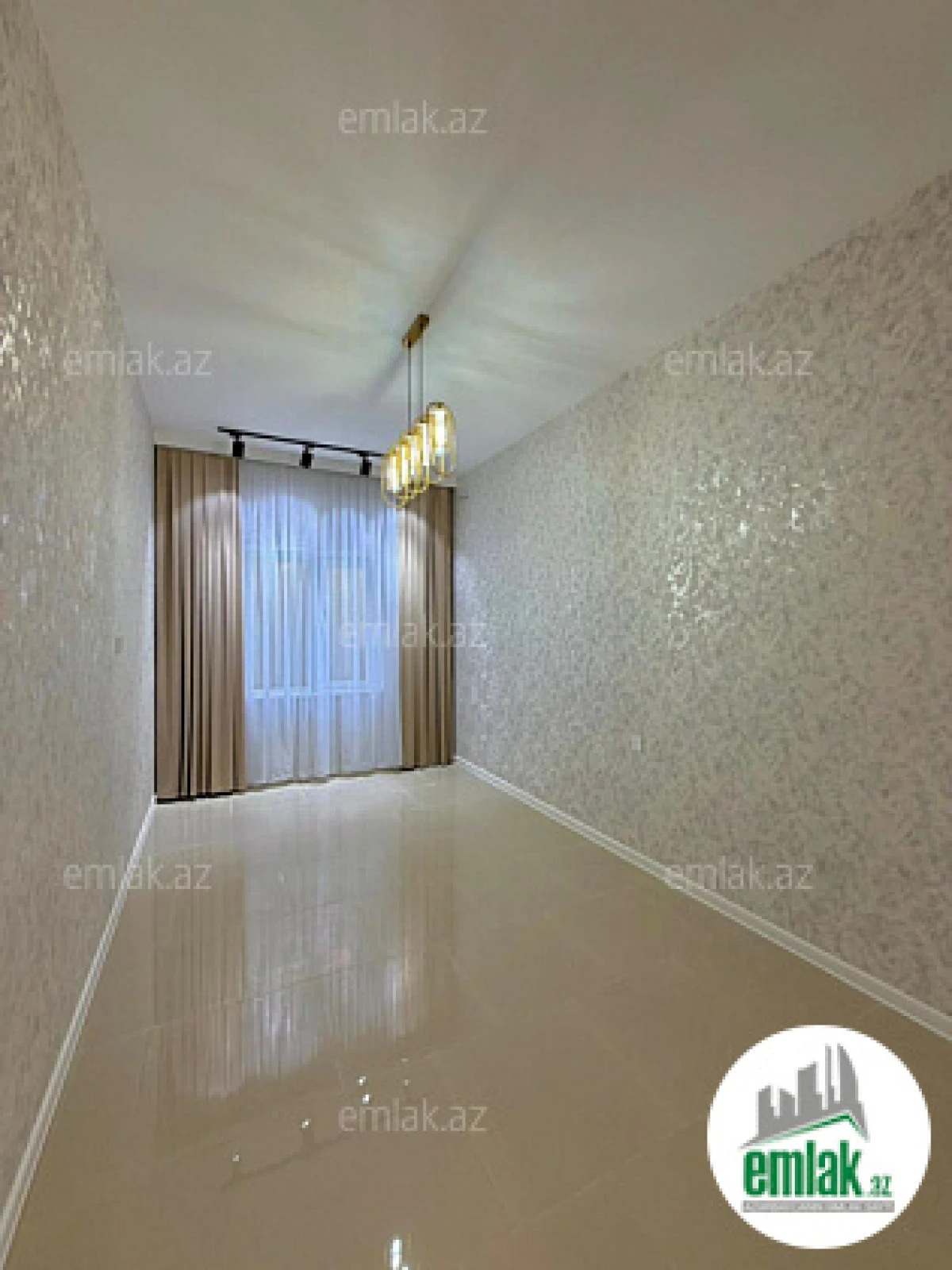 Satılır 4 otaqlı mənzil 140 m²