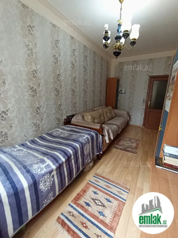 Satılır 3 otaqlı köhnə tikili 70 m²