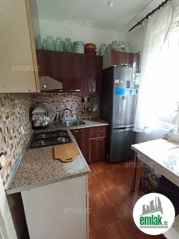 Satılır 3 otaqlı köhnə tikili 70 m²