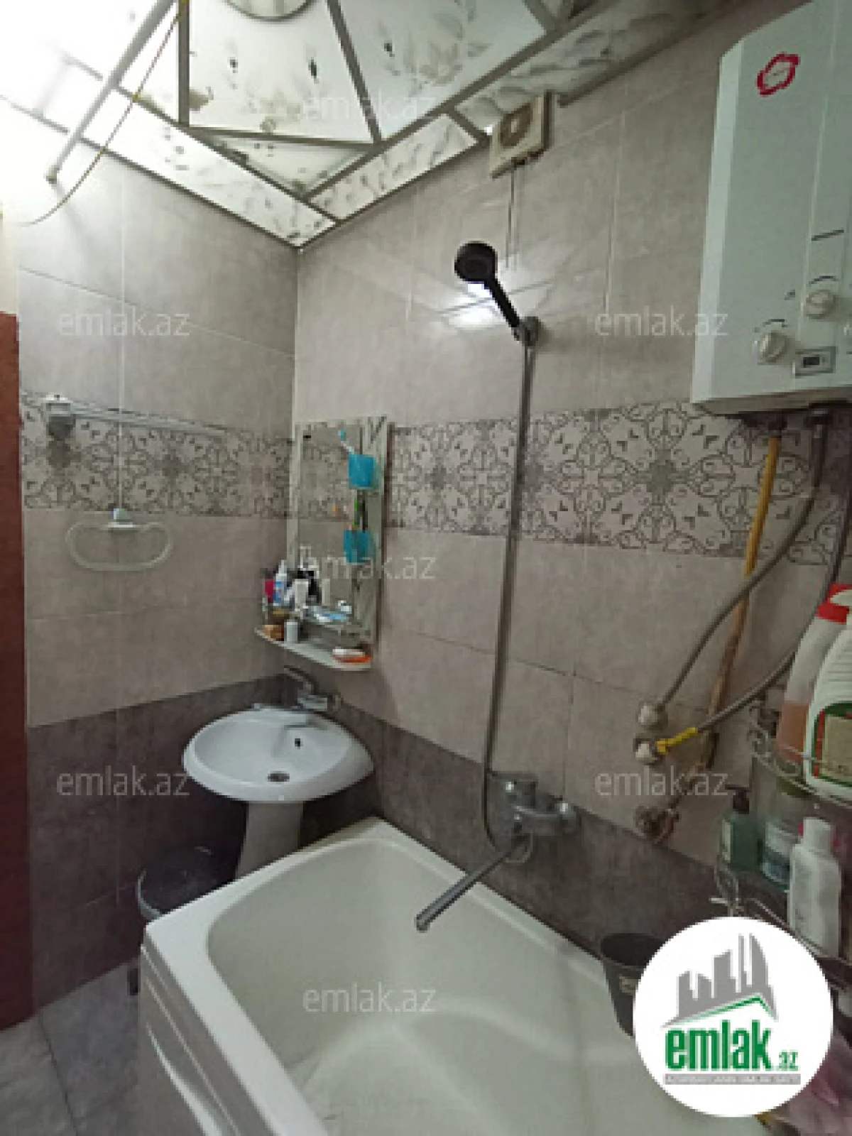 Satılır 3 otaqlı köhnə tikili 70 m²