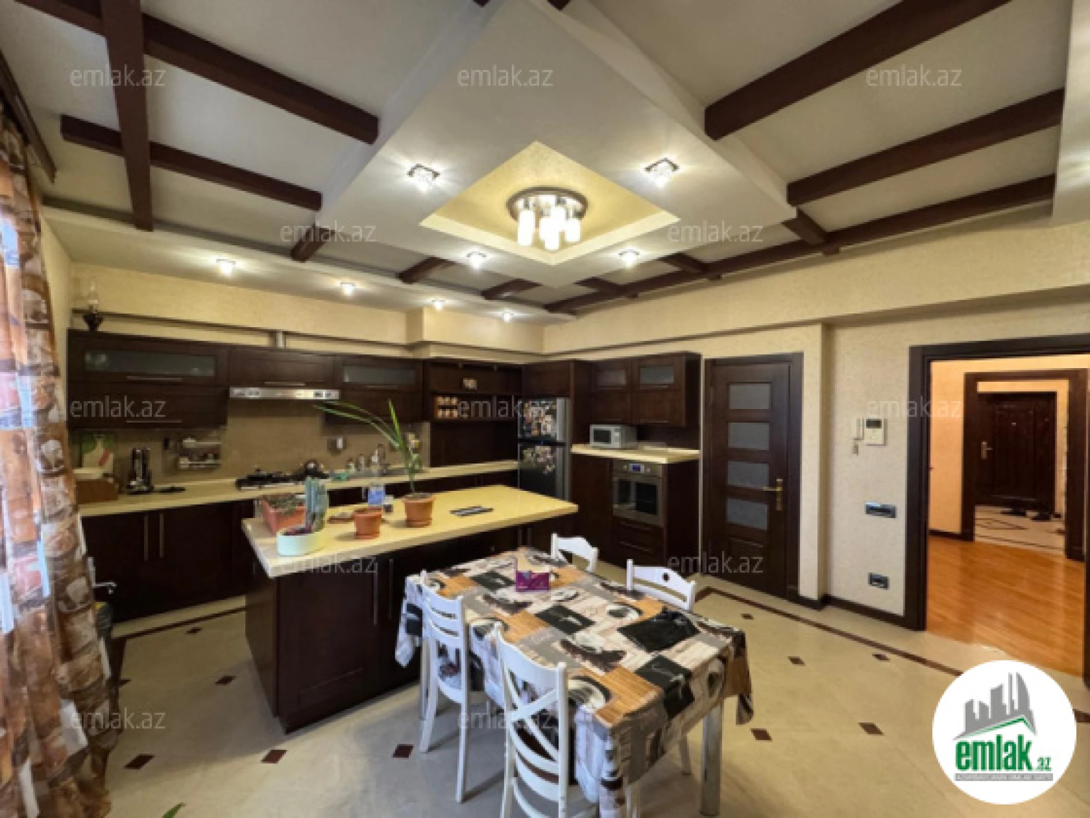 Satılır 4 otaqlı yeni tikili 215 m²