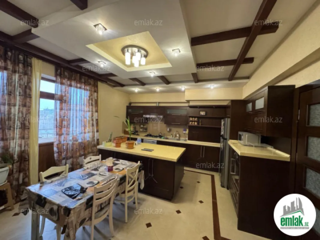 Satılır 4 otaqlı yeni tikili 215 m²