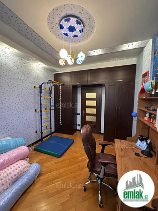 Satılır 4 otaqlı yeni tikili 215 m²