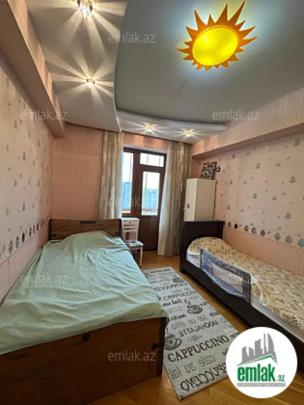 Satılır 4 otaqlı yeni tikili 215 m²