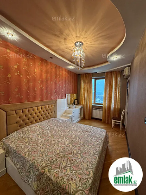 Satılır 4 otaqlı yeni tikili 215 m²