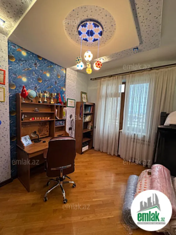 Satılır 4 otaqlı yeni tikili 215 m²