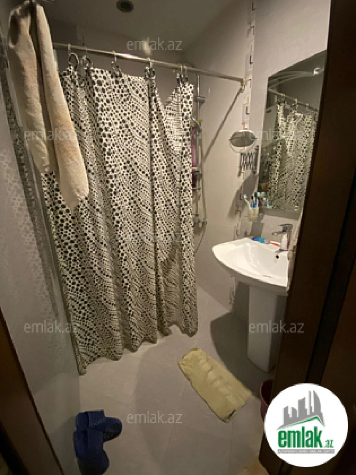 Satılır 4 otaqlı köhnə tikili 100 m²