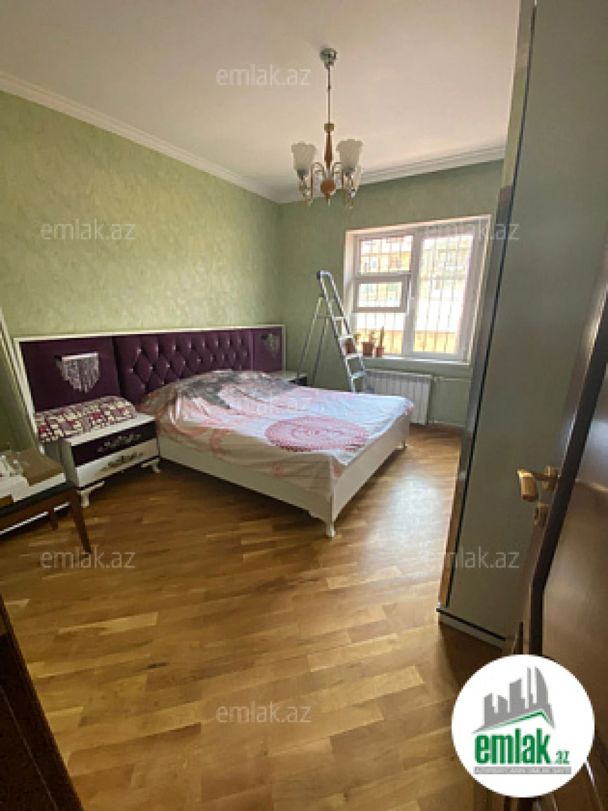 Satılır 4 otaqlı köhnə tikili 100 m²