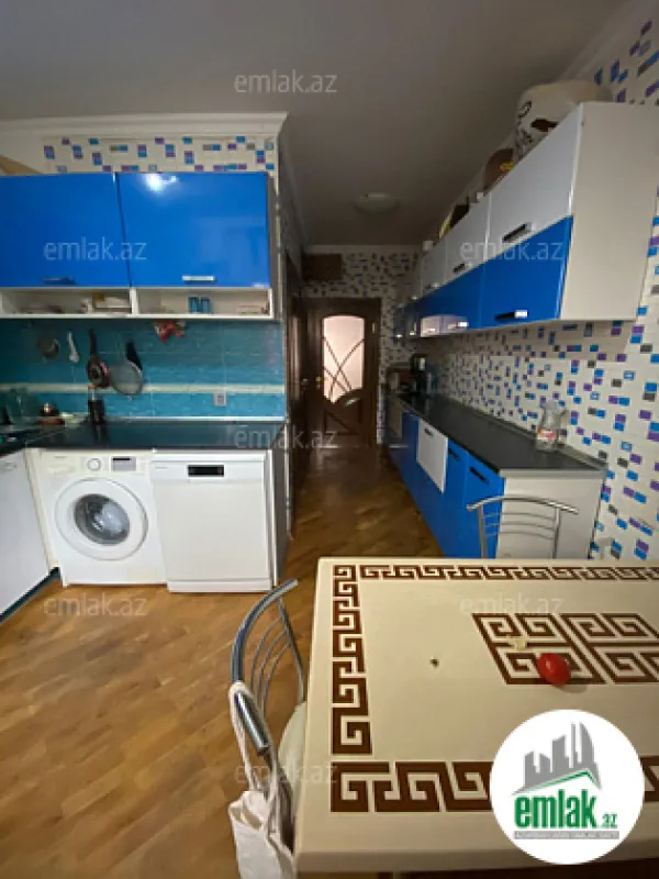 Satılır 4 otaqlı köhnə tikili 100 m²