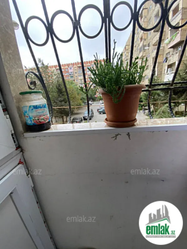 Satılır 4 otaqlı köhnə tikili 100 m²