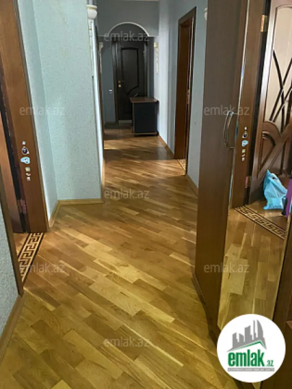 Satılır 4 otaqlı köhnə tikili 100 m²