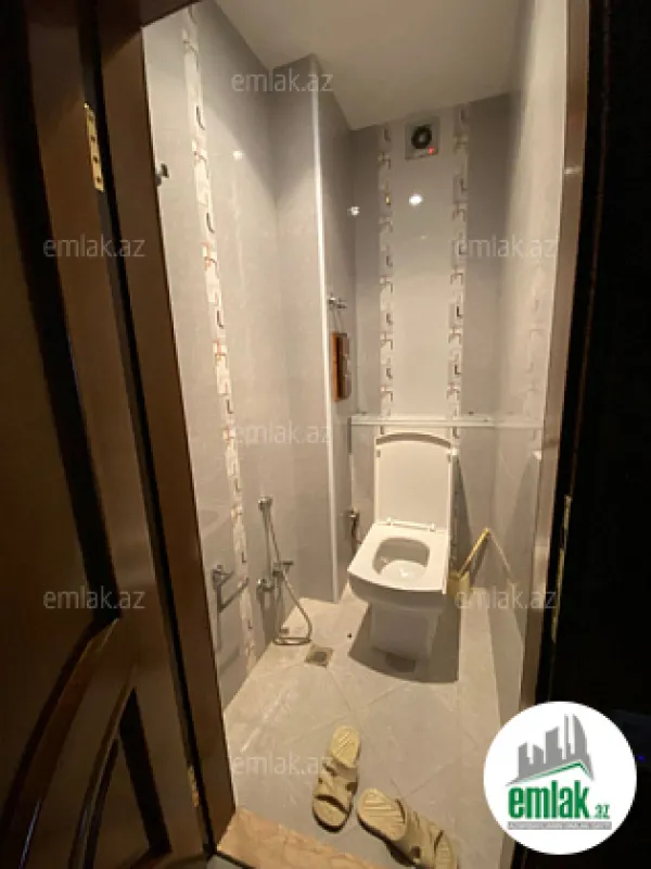 Satılır 4 otaqlı köhnə tikili 100 m²