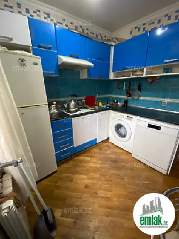 Satılır 4 otaqlı köhnə tikili 100 m²