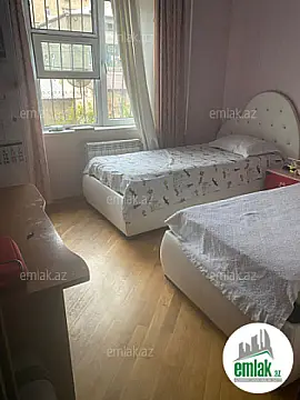 Satılır 4 otaqlı köhnə tikili 100 m²