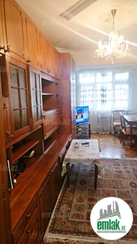 Satılır 2 otaqlı köhnə tikili 70 m²
