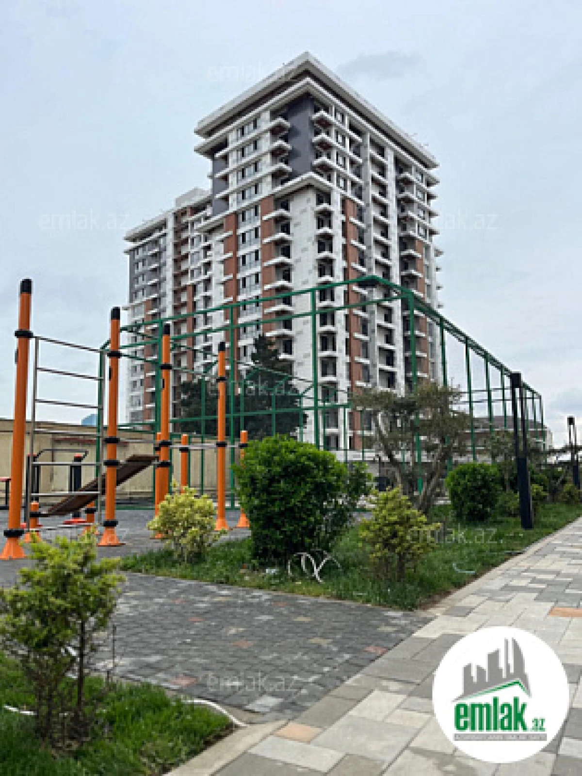 Satılır 3 otaqlı yeni tikili 100 m²