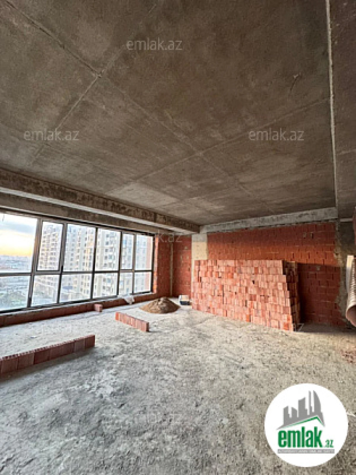 Satılır 3 otaqlı yeni tikili 100 m²