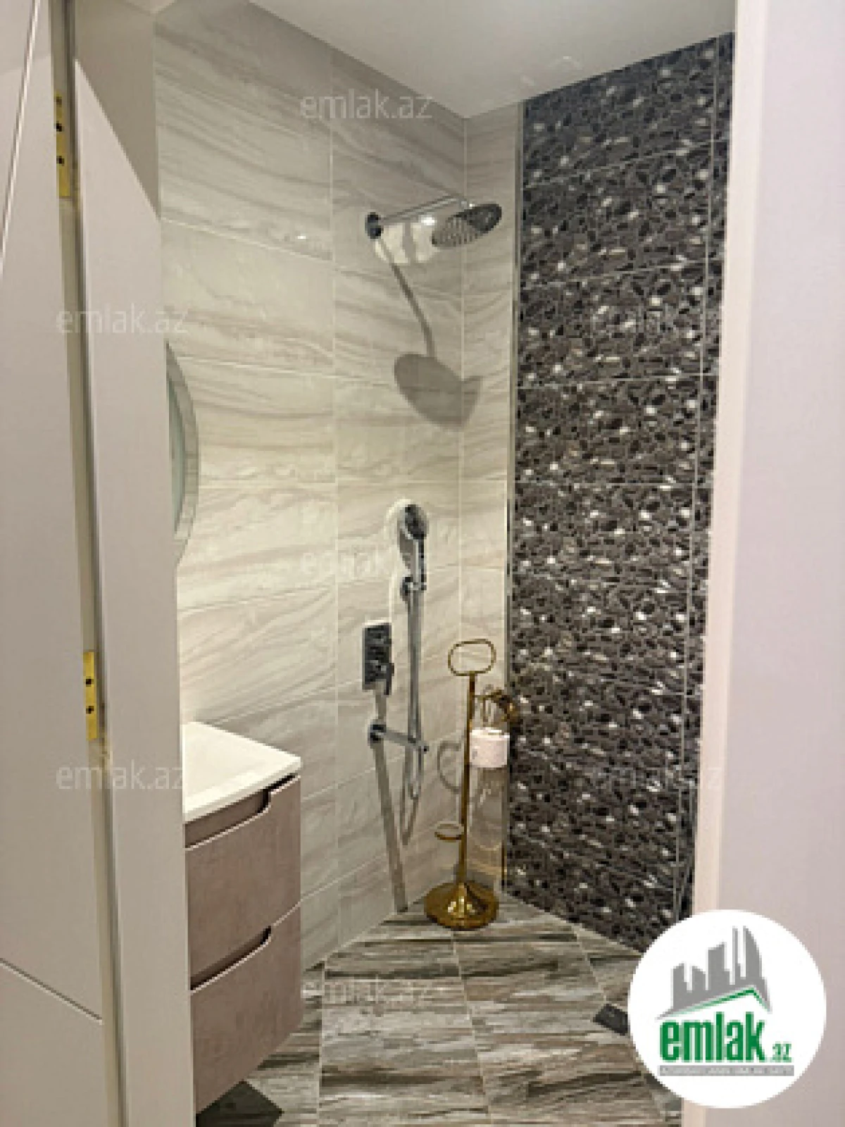 Satılır 3 otaqlı yeni tikili 132 m²