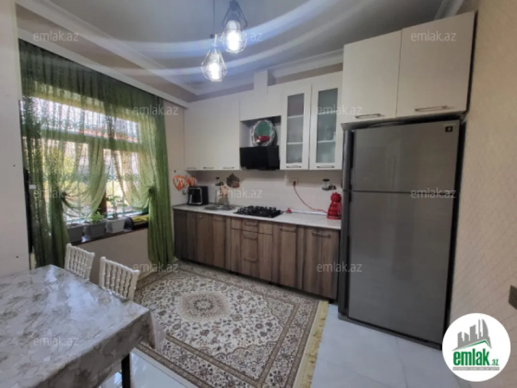 Satılır 5 otaqlı həyət evi 250 m²